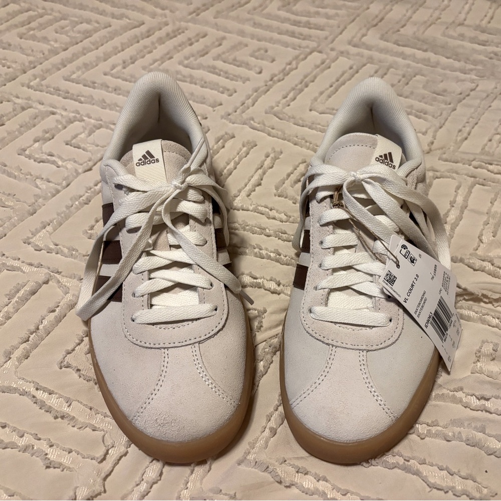 Adidas court v3 size 8.5 but fit like 9